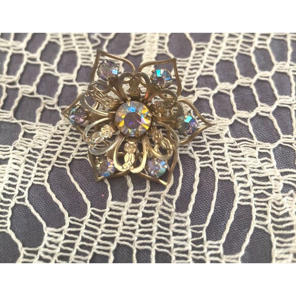 Vintage 50s Flower Brooch 1950s Small Gold Tone Aurora Borealis Elegant - Picture 1 of 3